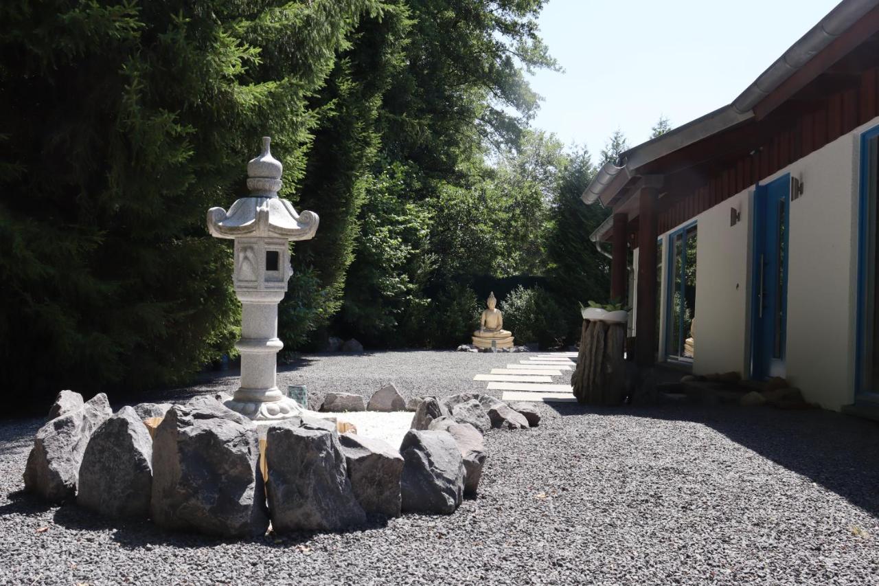 Bio-Ferienhaus-Eifel Rott  エクステリア 写真